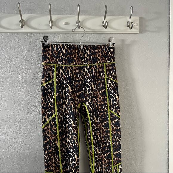 All Access Center Stage High Rise Pocket Leggings in Leopard - Picture 3 of 7